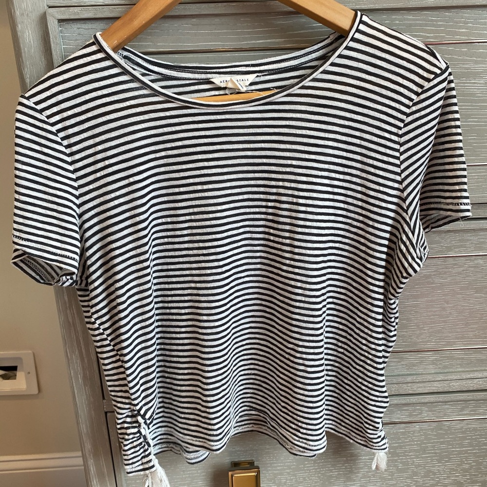 Aeropostale striped blue and white t-shirt